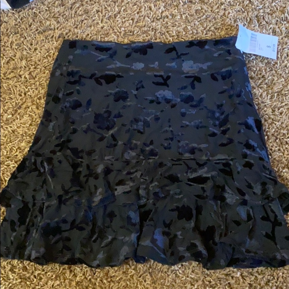Velvet ruffle skirt